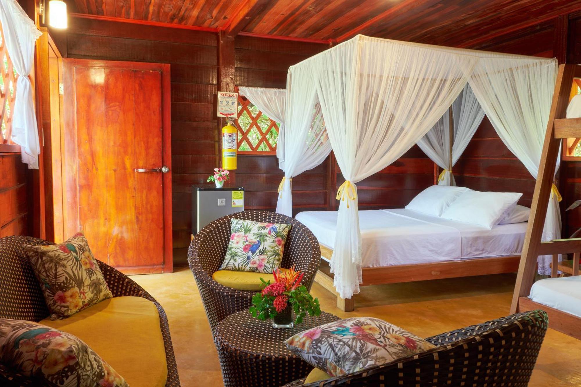 Playa Angeles Lodge